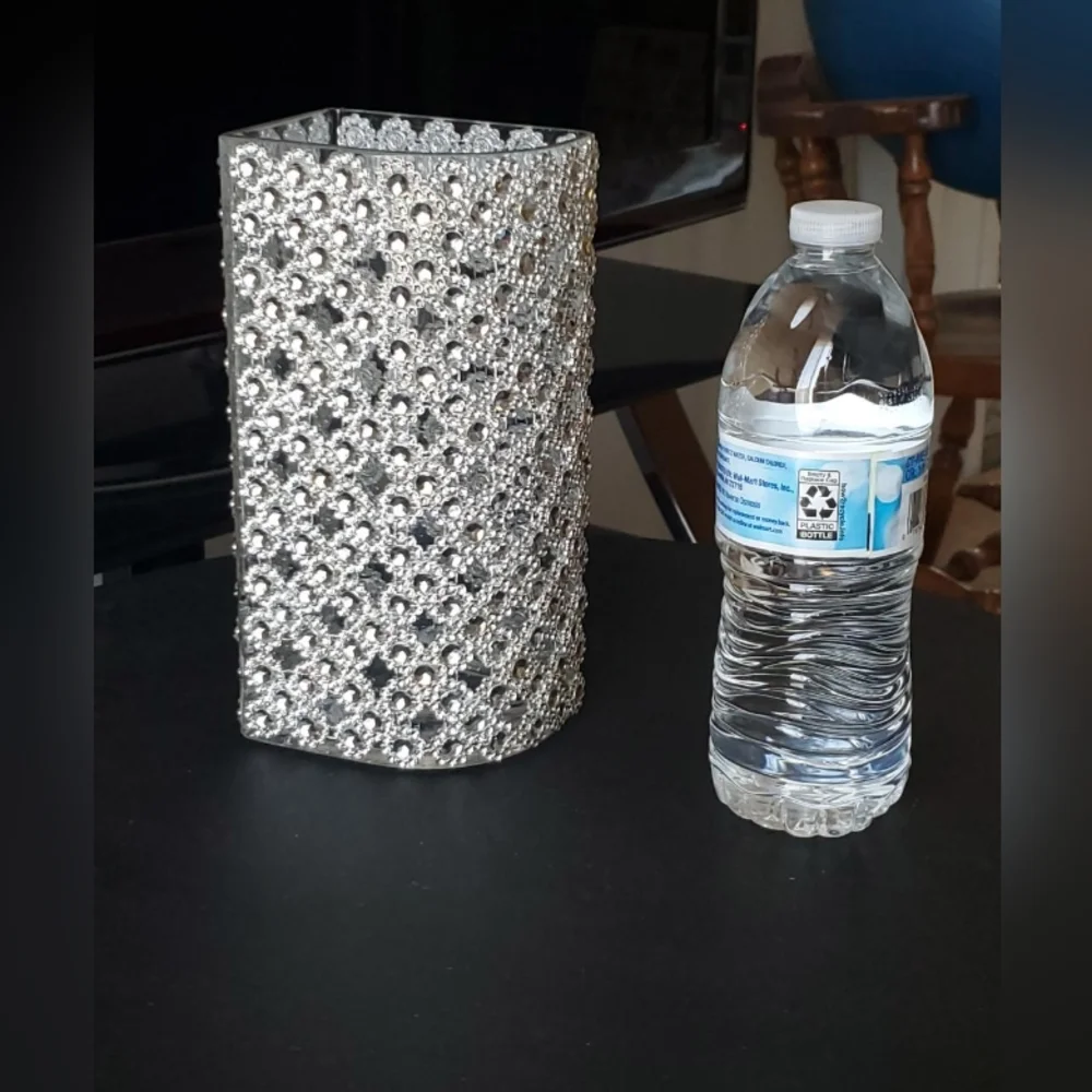 Shiny Curved Vase